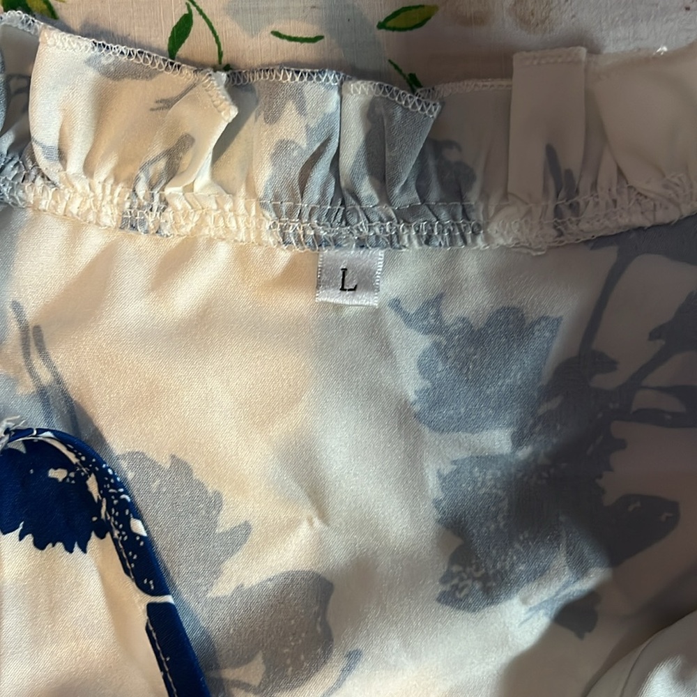 Flower Pattern Blouse - Picture 2 of 2